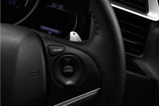 ഹോണ്ട ജാസ്സ് the വിഎക്‌സ് സി.വി.ടി variant gets paddle shifters which come in handy if നിങ്ങൾ want ടു hold on ടു എ gear for spirited driving അല്ലെങ്കിൽ quick overtaking