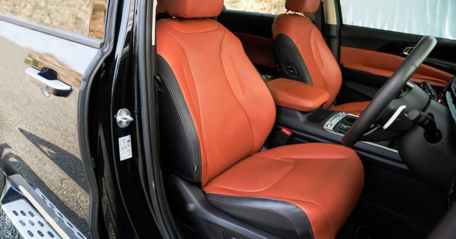 Kia Carnival front seats