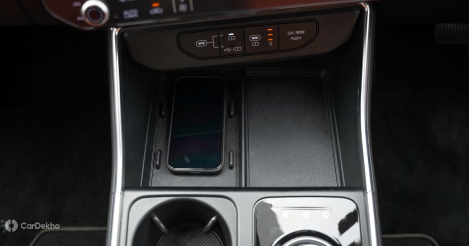 Kia Carnival wireless phone charger