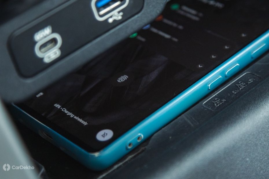 Mahindra Thar Roxx wireless phone charger Mahindra Thar Roxx wireless phone charger