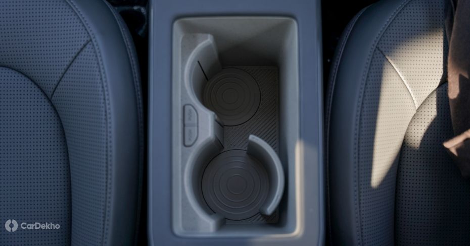 Kia Syros Cupholders