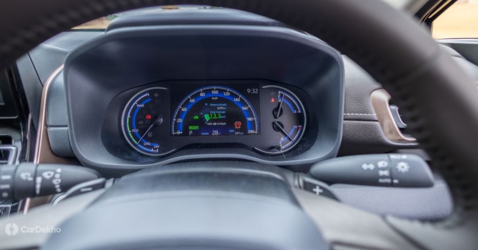 Maruti Invicto 7-inch Semi-digital Driver's Display