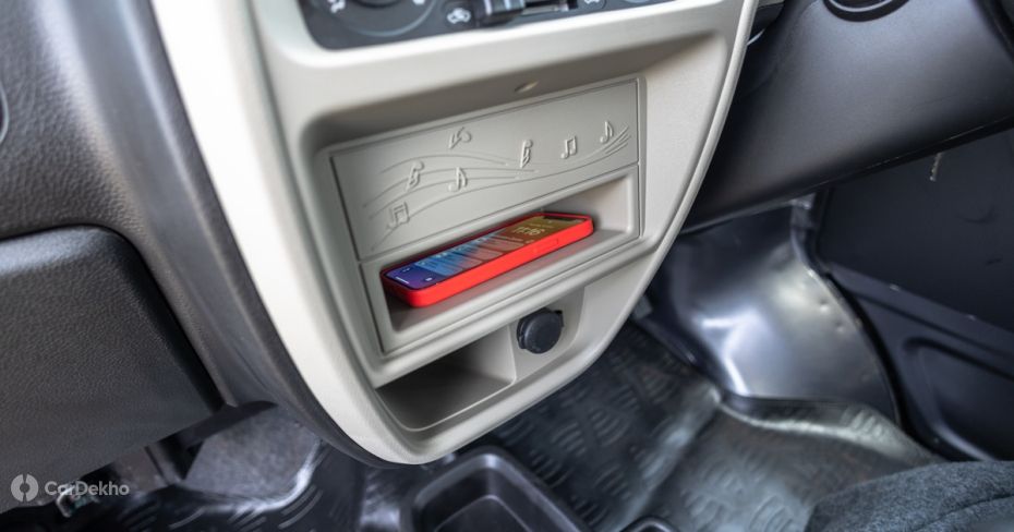 Maruti Eeco central console storage Maruti Eeco central console storage