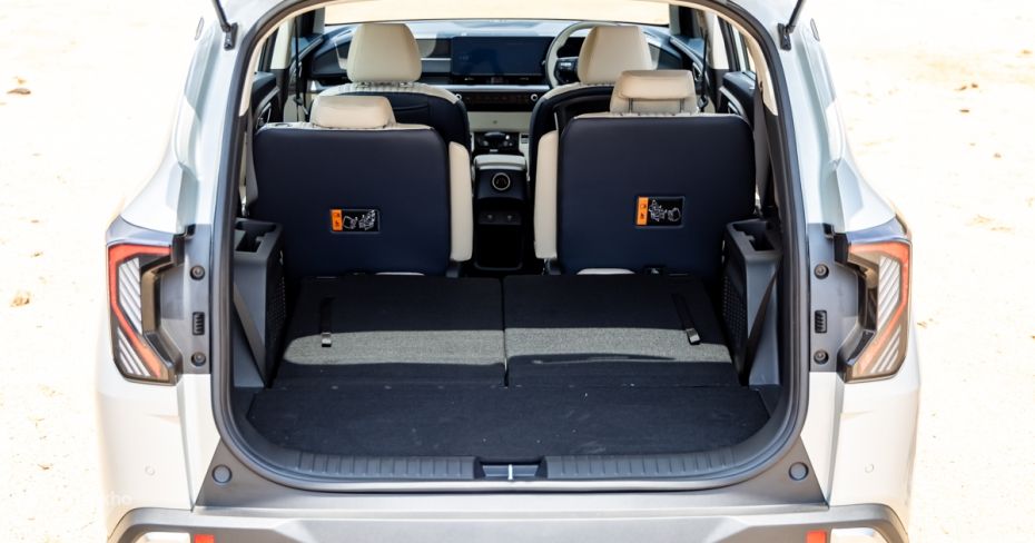Kia Carens Clavis boot space with 3rd row folded Kia Carens Clavis boot space with 3rd row folded