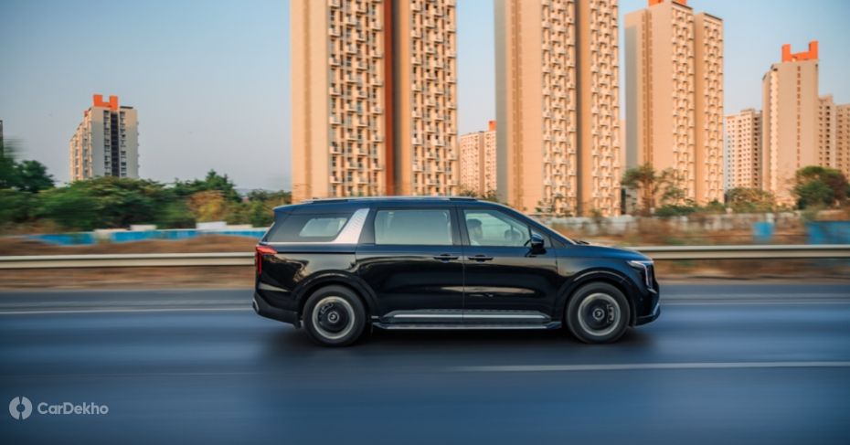 Kia Carnival driving