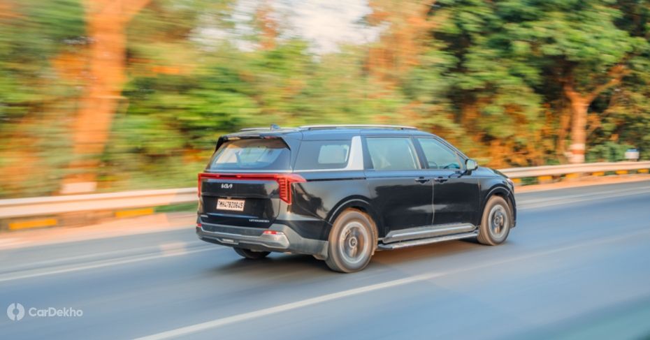 Kia Carnival driving