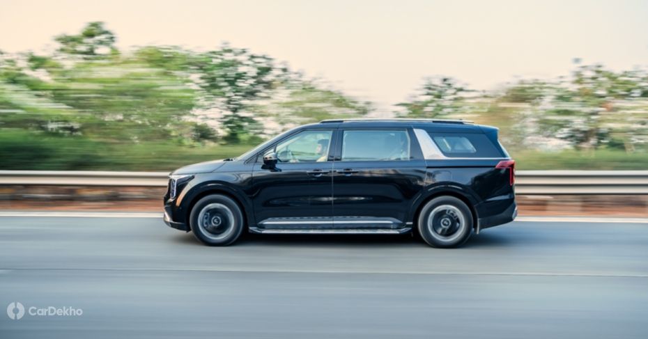 Kia Carnival driving