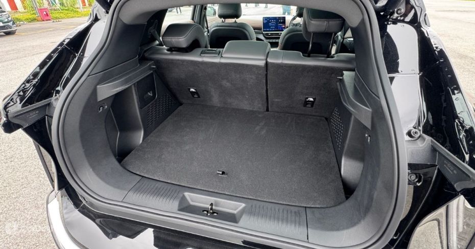 VinFast VF7 bootspace