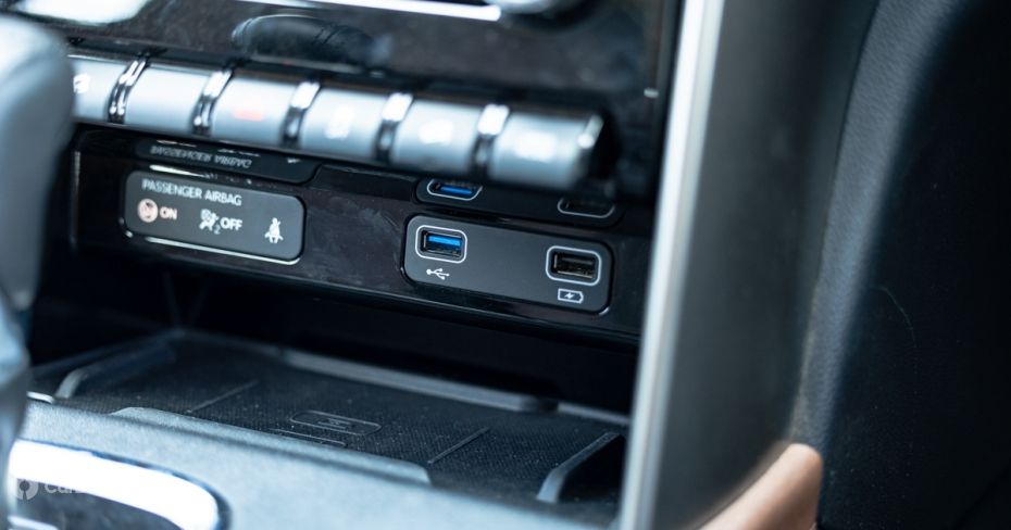 Mahindra Scorpio N charging ports for front passengers Mahindra Scorpio N charging ports for front passengers