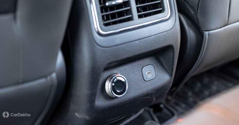 Mahindra Scorpio N Type-C USB chargng port for 2nd row passengers Mahindra Scorpio N Type-C USB chargng port for 2nd row passengers