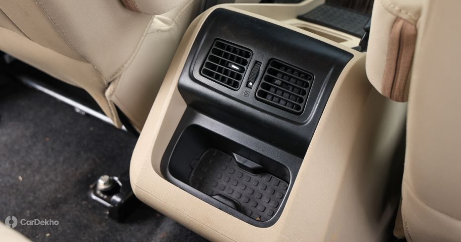 Mahindra Scorpio Classic cupholders for middle row passengers