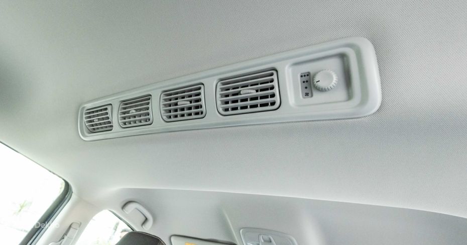 Maruti XL6 roof-mounted AC vents