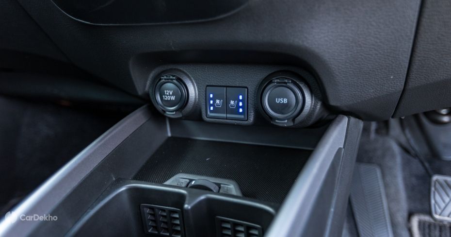 Maruti XL6 charging options for front passengers