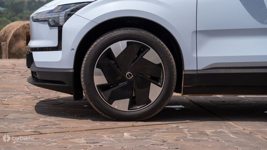 Volvo EX30 19-inch alloy wheels