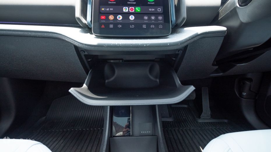 Volvo EX30 glovebox