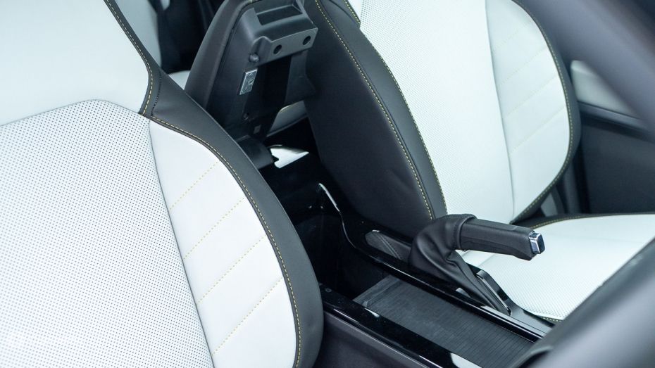 Renault Kiger storage space under front centre armrest Renault Kiger storage space under front centre armrest