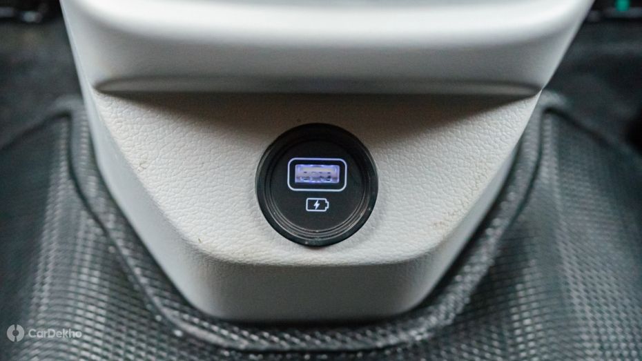 Hyundai i20 Rear Charging Option Hyundai i20 Rear Charging Option