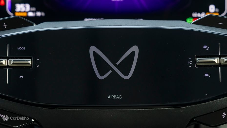 Mahindra XEV 9S Driver airbag