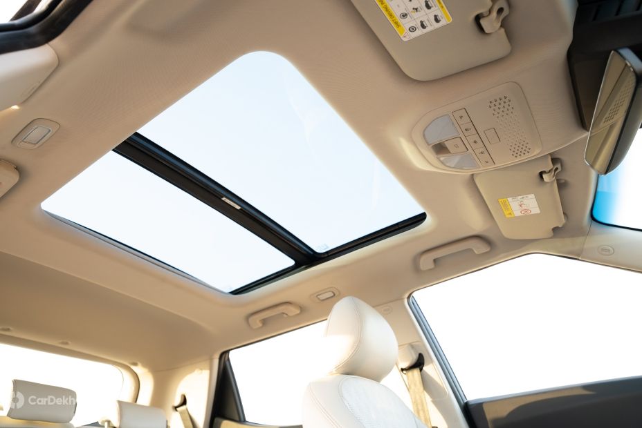 XUV 3XO EV panoramic sunroof XUV 3XO EV panoramic sunroof