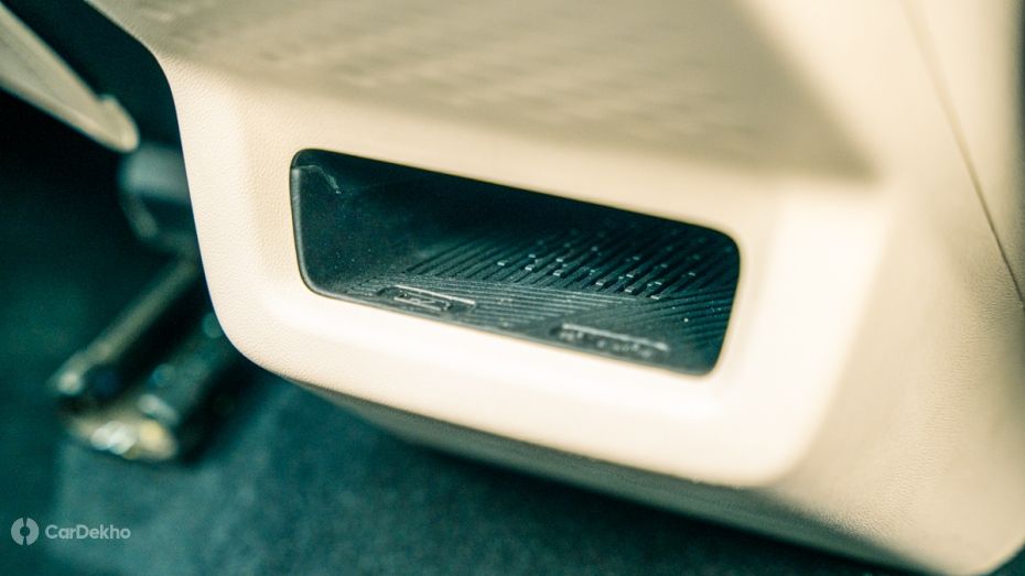 Mahindra XUV 7XO wireless phone charger