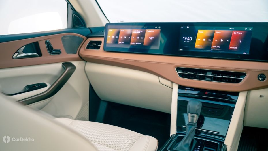 Mahindra XUV 7XO co-passenger screen