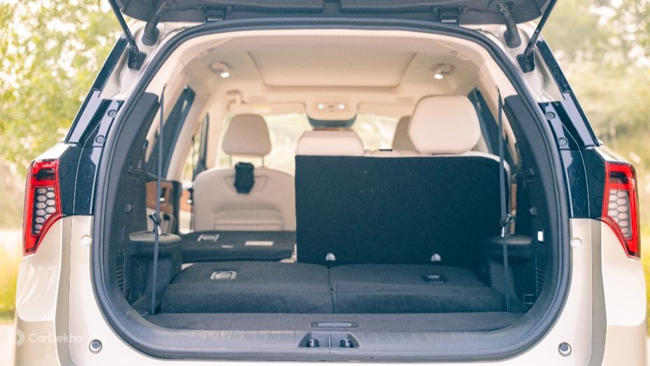 Mahindra XUV 7XO bootspace