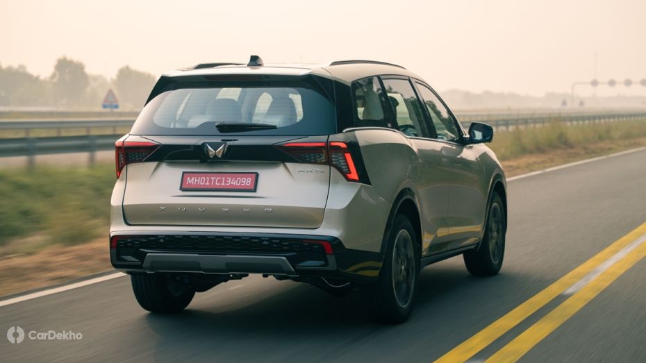 Mahindra XUV 7XO driving
