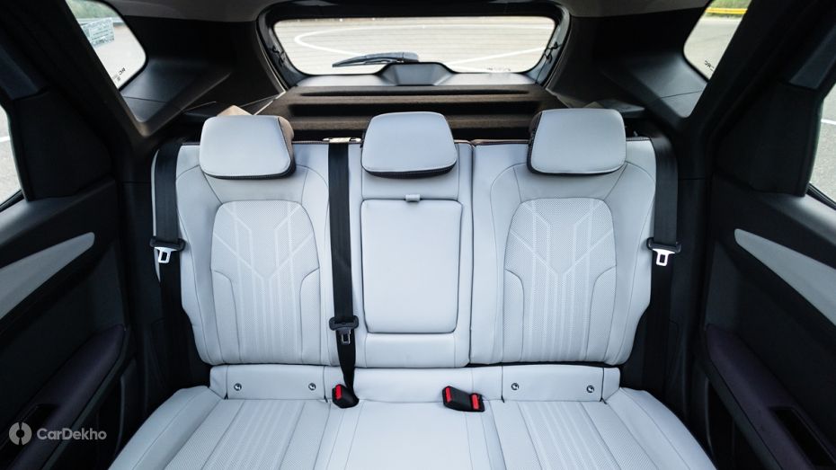 Nissan Tekton rear seat