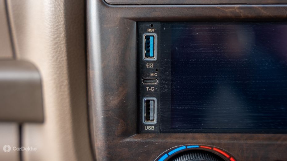 Mahindra Bolero Charging Port