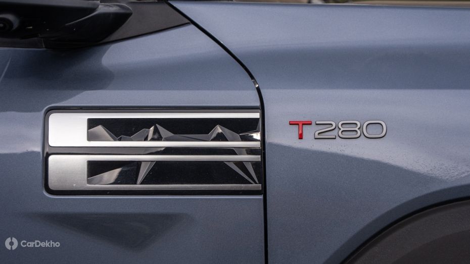 Nissan Tekton Fender Badge
