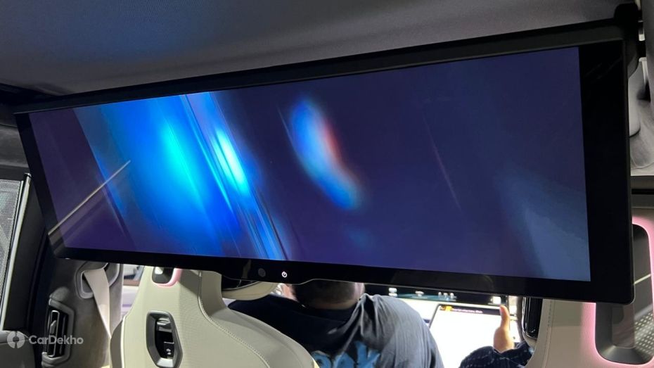 2026 BMW i7 Facelift Rear 31-inch Display