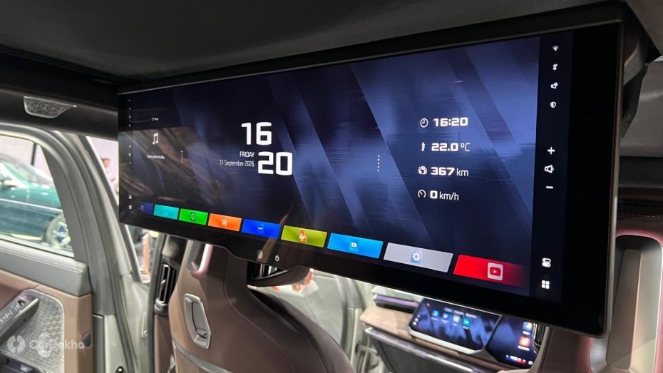 2026 BMW i7 Facelift Rear 32-inch Entertainment Screen