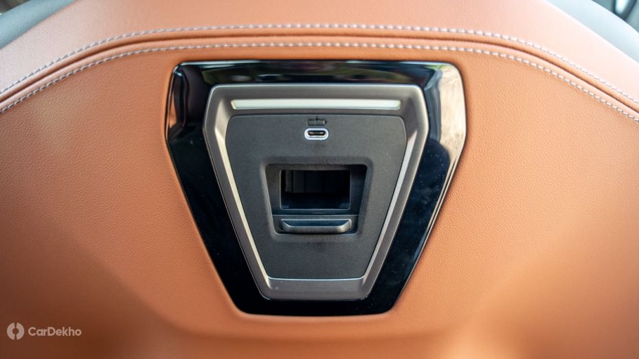 BMW i5 LWB Rear USB Charging Port