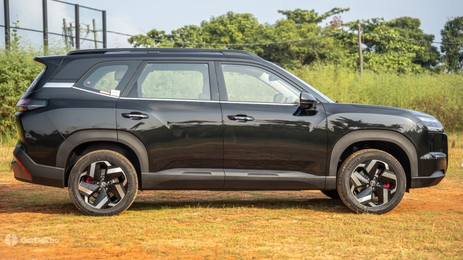 MG Hector Tomahawk EV Side Profile