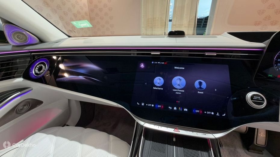 2026 Mercedes-Maybach S-Class Infotainment Touchscreen Displays