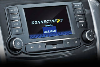ടാടാ ബോൾട് the connectnext touchscreen infotainment system ഐഎസ് intuitive ടു use. വോയ്‌സ് കമാൻഡ് works well too.