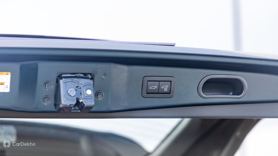 Toyota Innova Hycross powered tailgate
