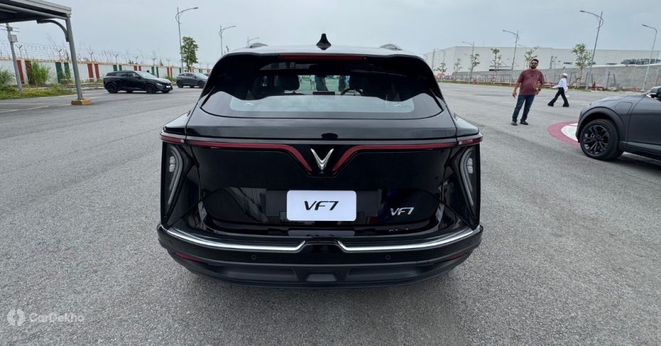 VinFast VF7 rear