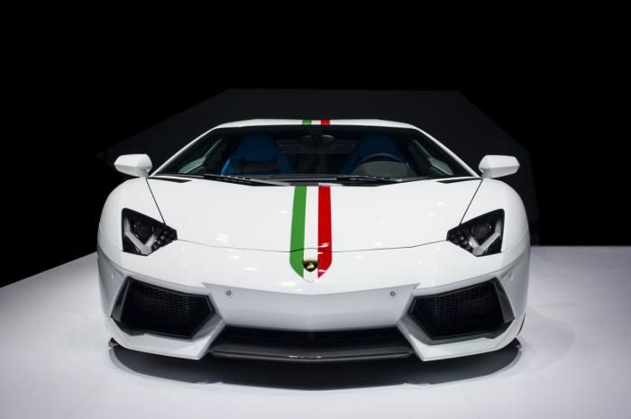 Lamborghini introduces Aventador LP 700-4 Nazionale Lamborghini introduces Aventador LP 700-4 Nazionale