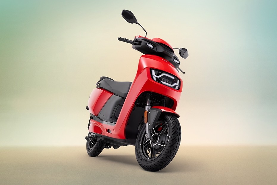 Bajaj Chetak vs Vespa ZX - Know Which is Better