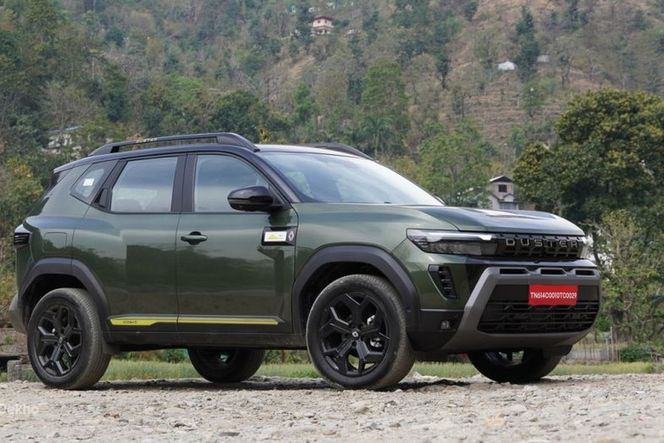 Renault Duster in dark green with black alloys, parked on gravel Renault Duster in dark green with black alloys, parked on gravel