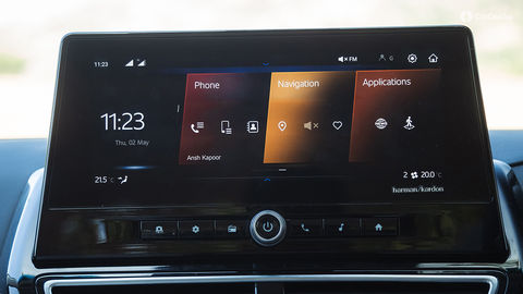 Mahindra XUV 3XO Features - Dual Screens